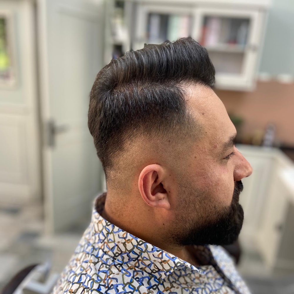 UNDERCUT BARBER SHOP