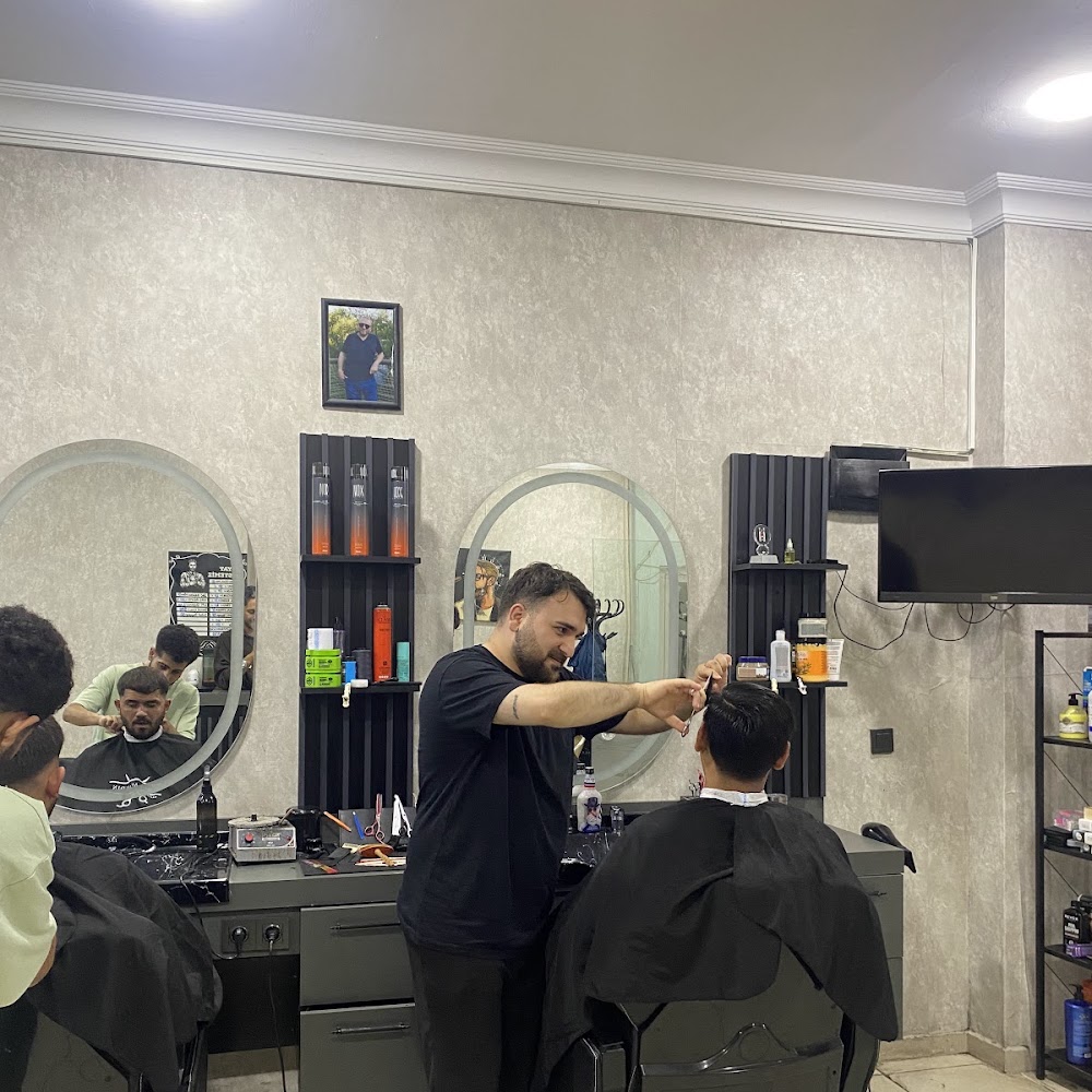 ÖMER APAYDIN HAİR DESİNG BARBER